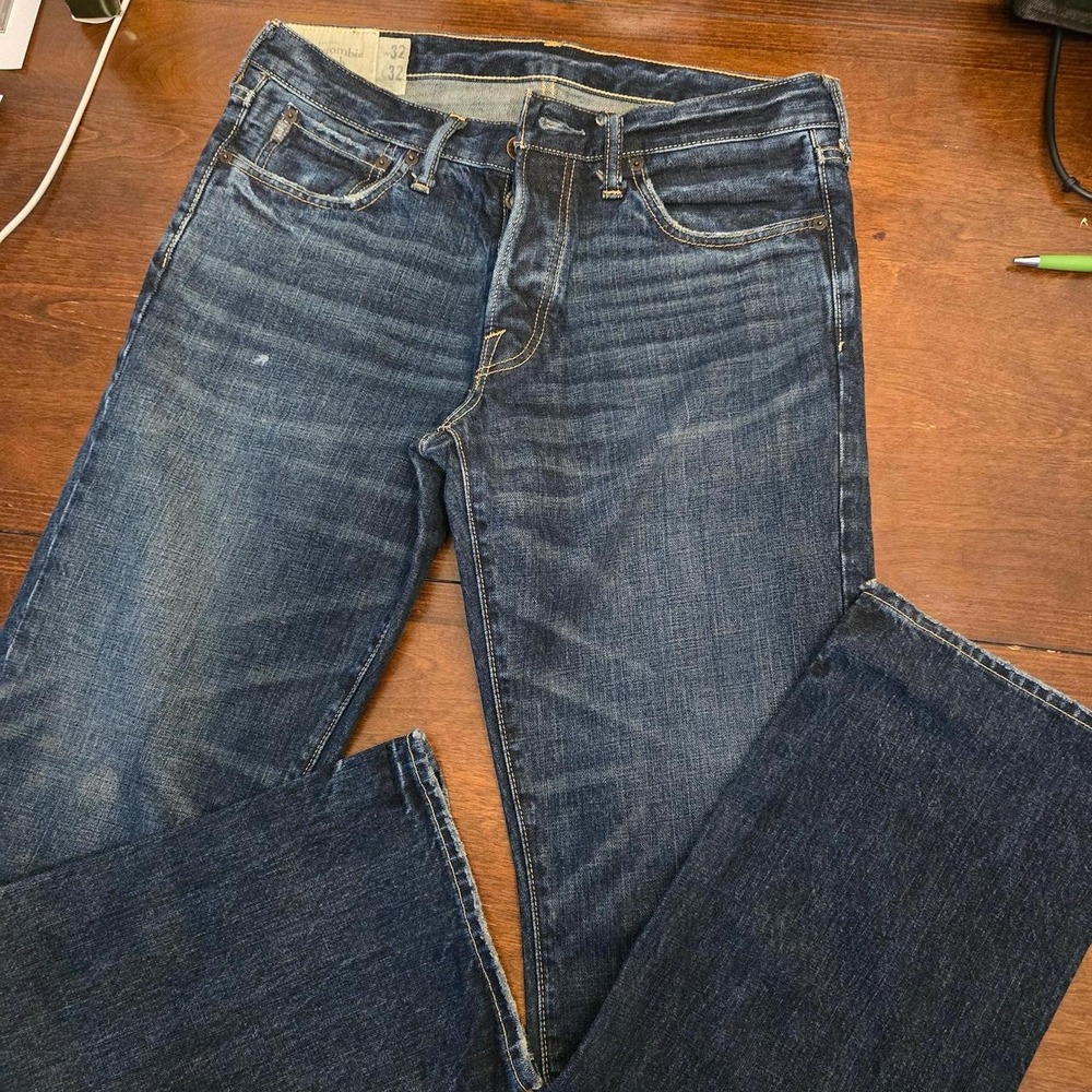 Vintage Y2K-era Abercrombie & Fitch Men's Straight Leg Denim Jeans 32x32